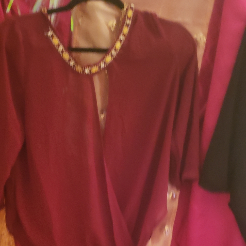 Tops - Picture 4 of 7